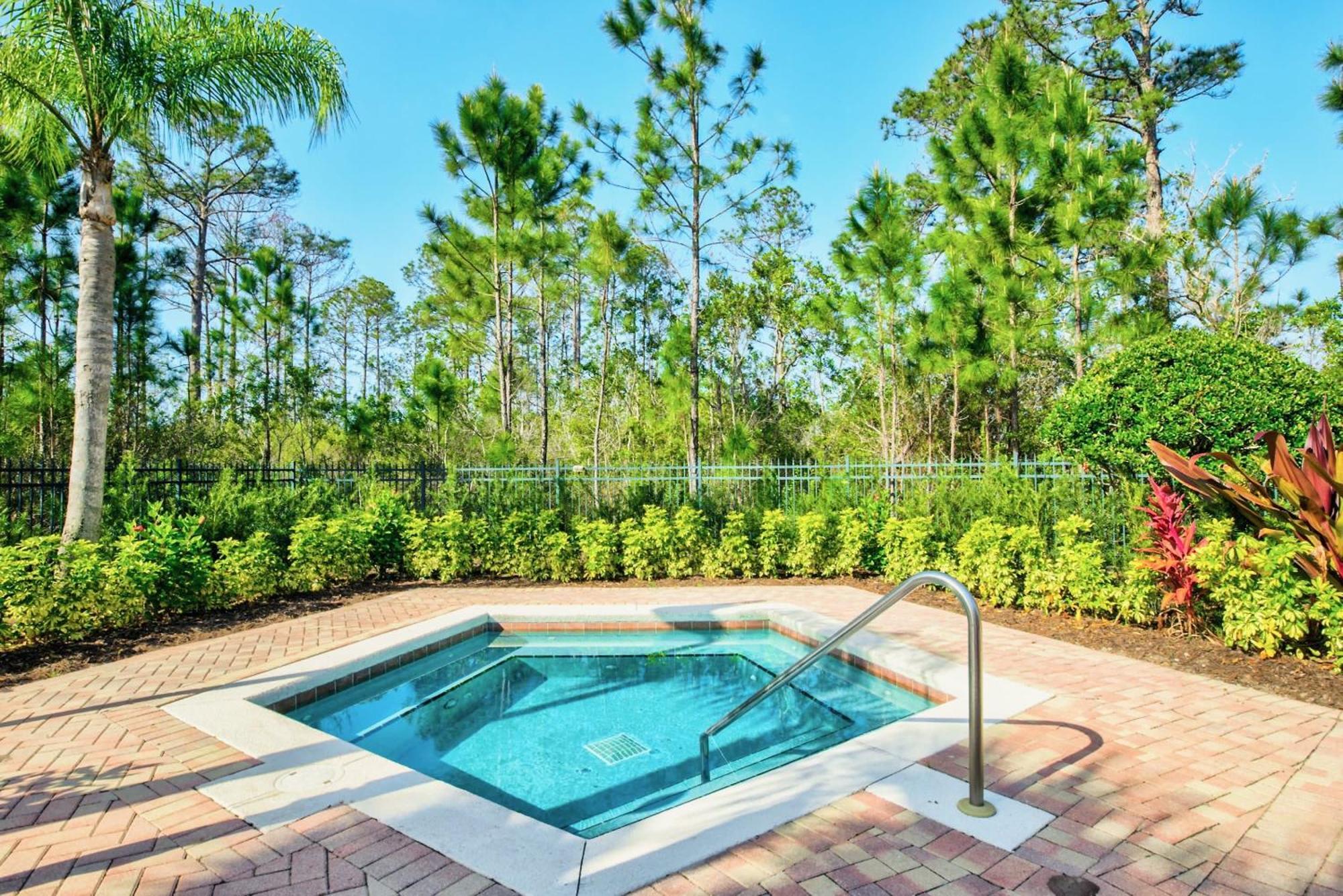 Stunning 2Br Condo With Hot Tub And Pool, Near Disney! Orlando Dış mekan fotoğraf