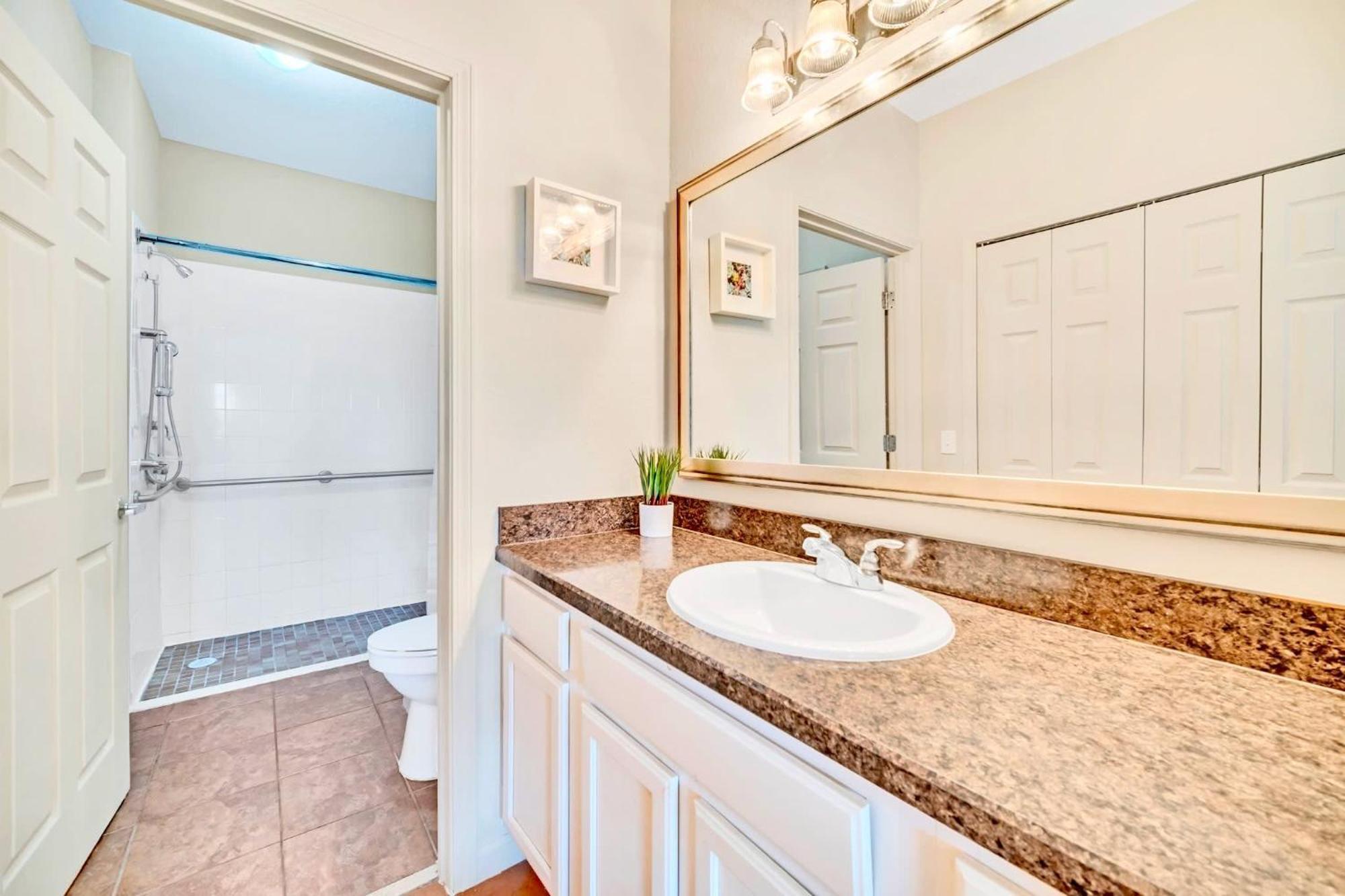 Stunning 2Br Condo With Hot Tub And Pool, Near Disney! Orlando Dış mekan fotoğraf