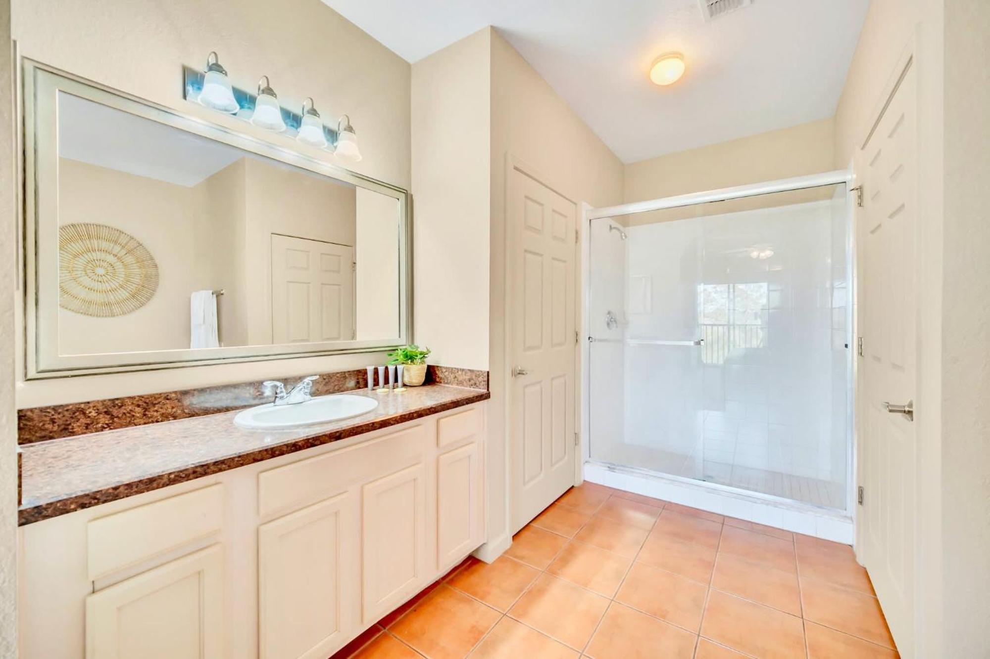 Stunning 2Br Condo With Hot Tub And Pool, Near Disney! Orlando Dış mekan fotoğraf